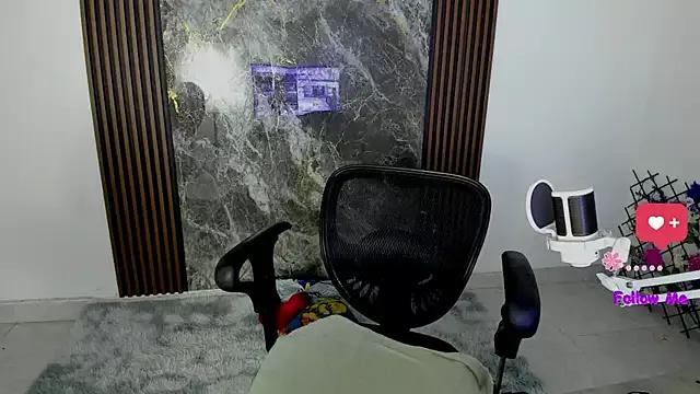 nicol_jone1 on StripChat