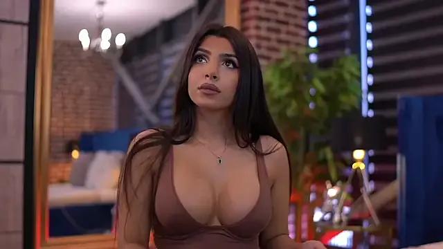 NicoleCellini on StripChat