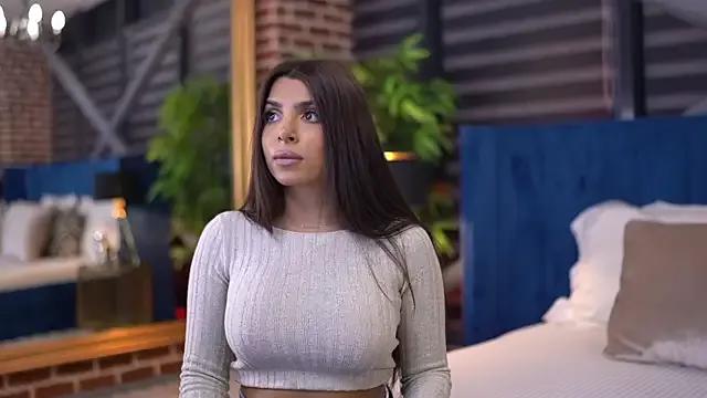 NicoleCellini on StripChat