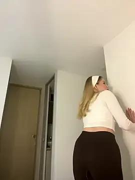 NicoleCut on StripChat