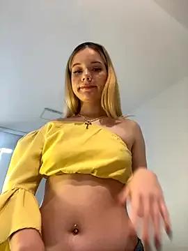 NicoleCut on StripChat