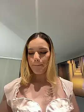 NicoleCut on StripChat