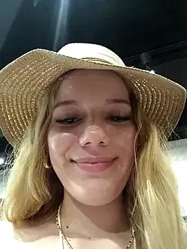 NicoleCut on StripChat