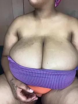NonoGotBoobies on StripChat