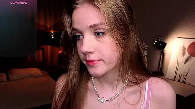 OdellaFrake on StripChat