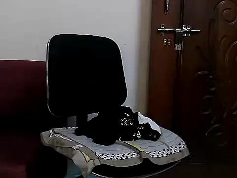 Olivia3 on StripChat