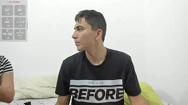 pareja_curiosa19 on StripChat