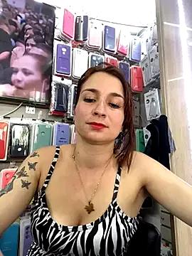 Paula382023 on StripChat