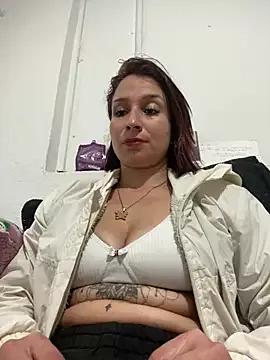 Paula382023 on StripChat