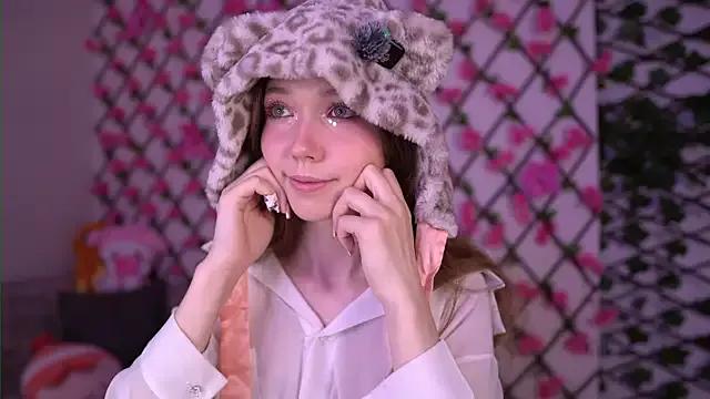 Petite_Polly on StripChat