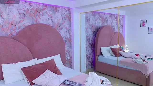 RavenGloomy on StripChat