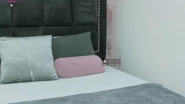 RavenGloomy on StripChat