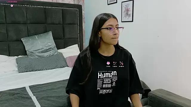 RavenGloomy on StripChat