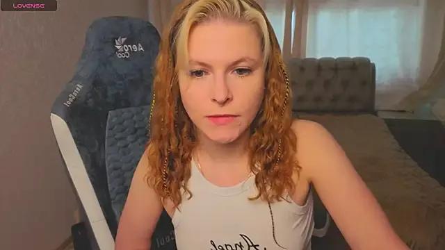 rocky_foxy on StripChat