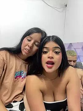 Freechat royalgirls_x on StripChat