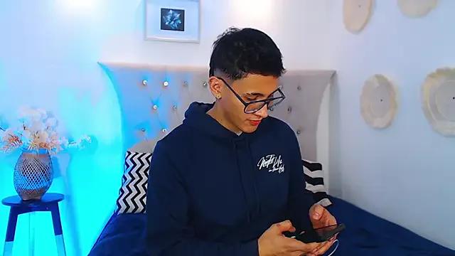 SalvadorFit on StripChat