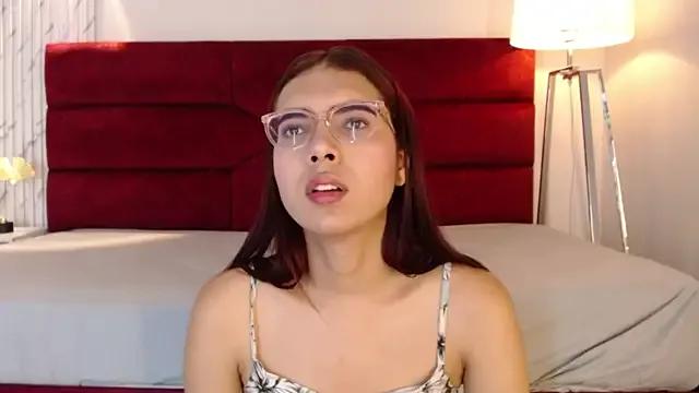 sara_saenz99 on StripChat