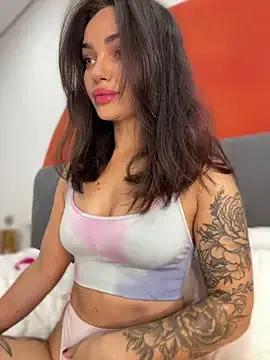 SaraLow on StripChat