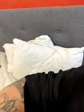 SaraLow on StripChat