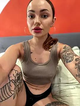 SaraLow on StripChat