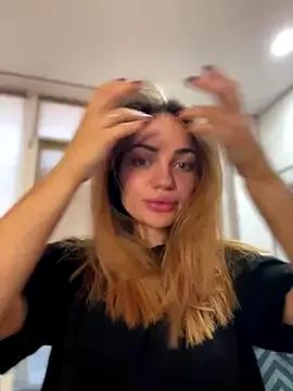 SaraLow on StripChat