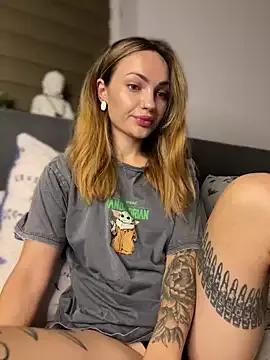 SaraLow on StripChat