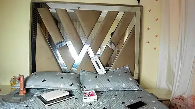 scarlet_hit on StripChat