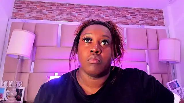 ShaniaBrownn on StripChat