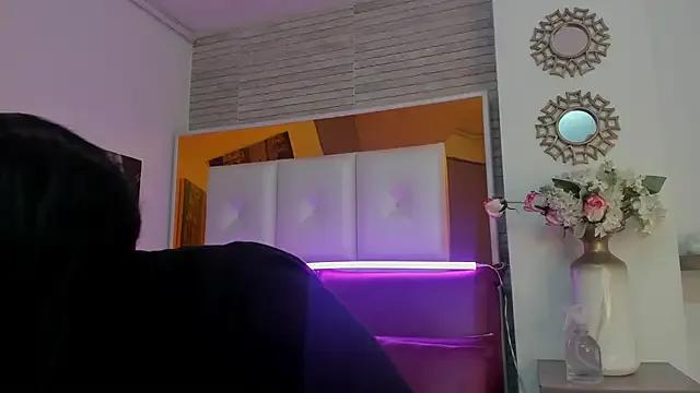 ShaniaBrownn on StripChat