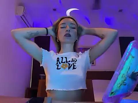 SirenaBelle on StripChat