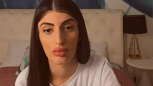 SkinnyDolly on StripChat