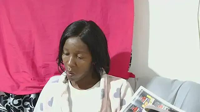 sluttylaura21 on StripChat