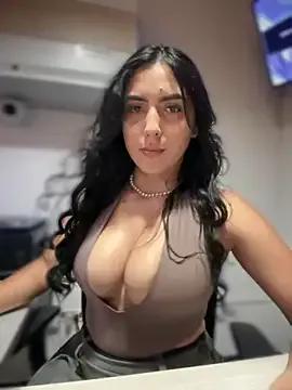 Sofia_Collins- on StripChat