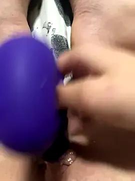 SomeWhatFoxyX on StripChat