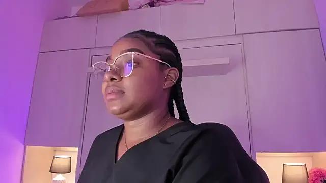 tamaraa_smiith on StripChat