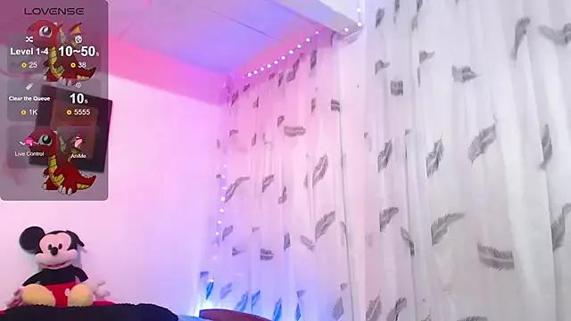 tania_060101 on StripChat