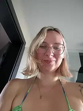 The_Snowwhitee on StripChat