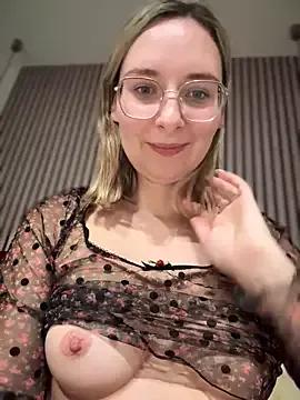 The_Snowwhitee on StripChat