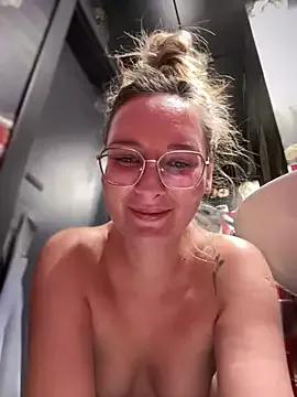 The_Snowwhitee on StripChat