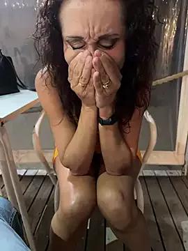 Freechat therealbeverlycious on StripChat