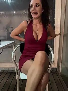 Freechat therealbeverlycious on StripChat