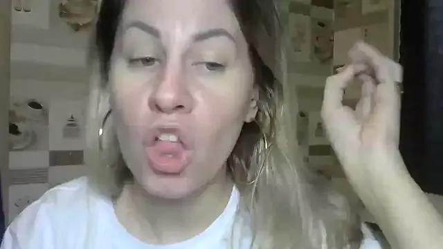 TherestlessKitty on StripChat