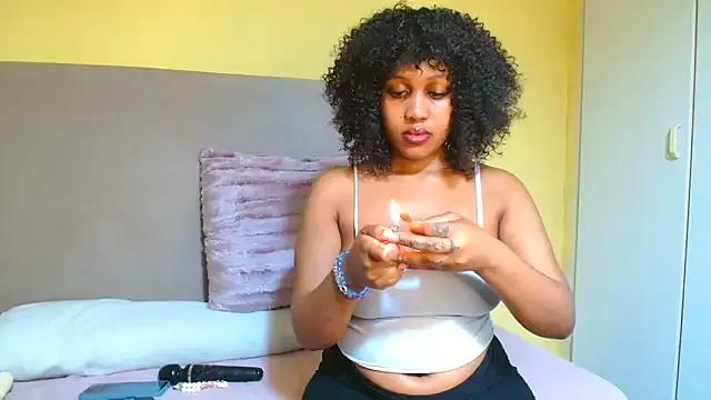 thique_doll on StripChat