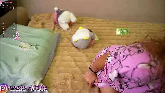 tinykisa on StripChat