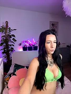 Trixie-Tainted on StripChat