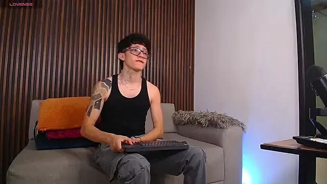 Freechat troy_rouge on StripChat