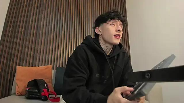 Freechat troy_rouge on StripChat