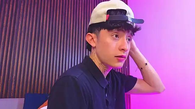 Freechat troy_rouge on StripChat