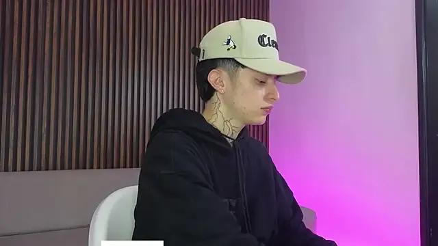 Freechat troy_rouge on StripChat