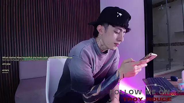 Freechat troy_rouge on StripChat